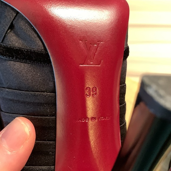 Louis Vuitton Black Pleated Satin Balmoral Pumps - Picture 8 of 11